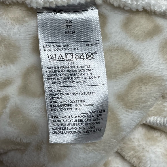 OLD NAVY 2 PIECE FLEECE SET. SIZE SMALL. EXCELLENT CONDITION. - Picture 8 of 9
